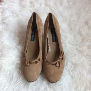 NWOT Jennifer Moore “Cairo” suede shoes sz7.5